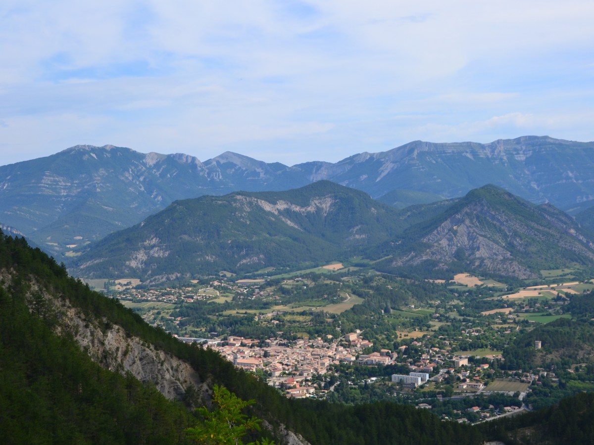 La Croix de Justin et le col du lion dominant le village de&nbsp;die